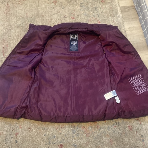 GAP- Lightweight puffer vest-Size XS - Picture 3 of 3
